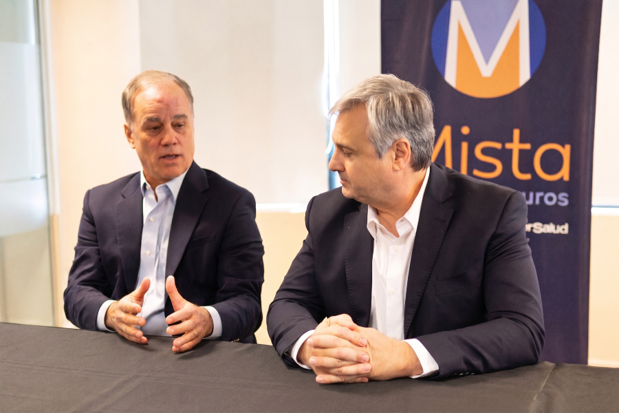 Adri&aacute;n Sasse y Fernando Werlen durante el lanzamiento.