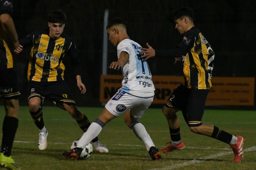 VICTORIA. Atl&eacute;tico se impuso ante Libertad.