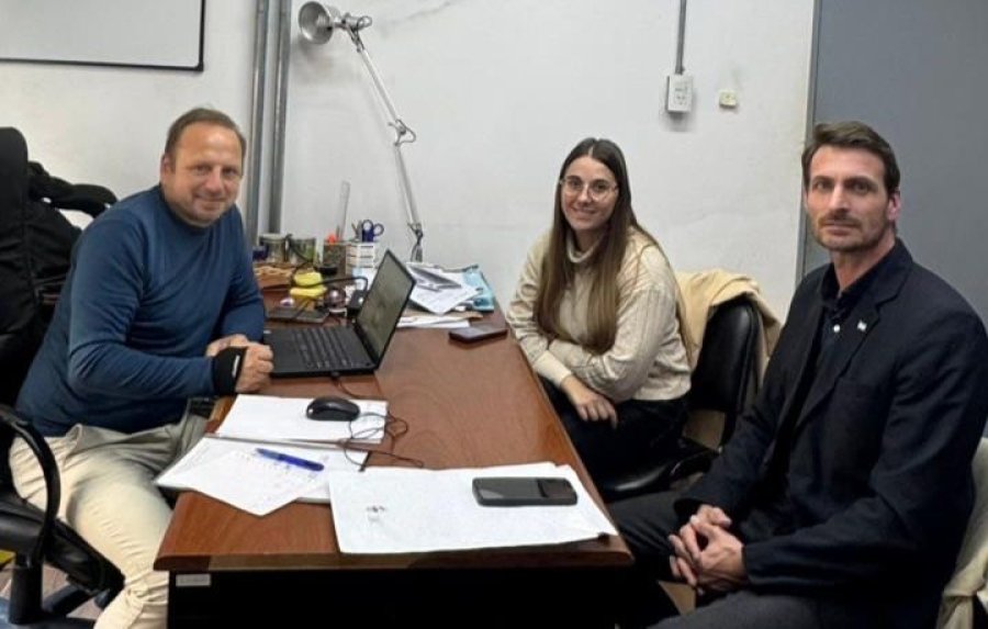 Lucas Crivelli, Irina Mana y gonzalo Aira durante el encuentro.