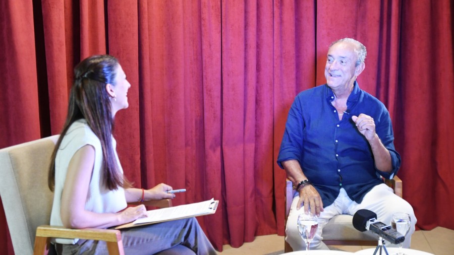 Ricardo Cabo Castro durante la charla con Cecilia Rolandi.
