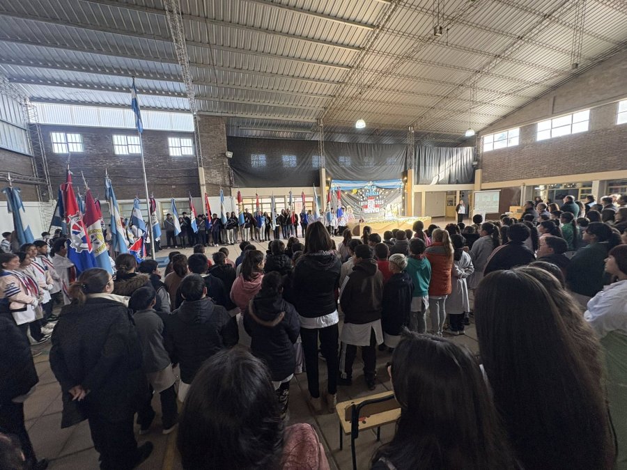 Amplia participaci&oacute;n convoc&oacute; la ceremonia.