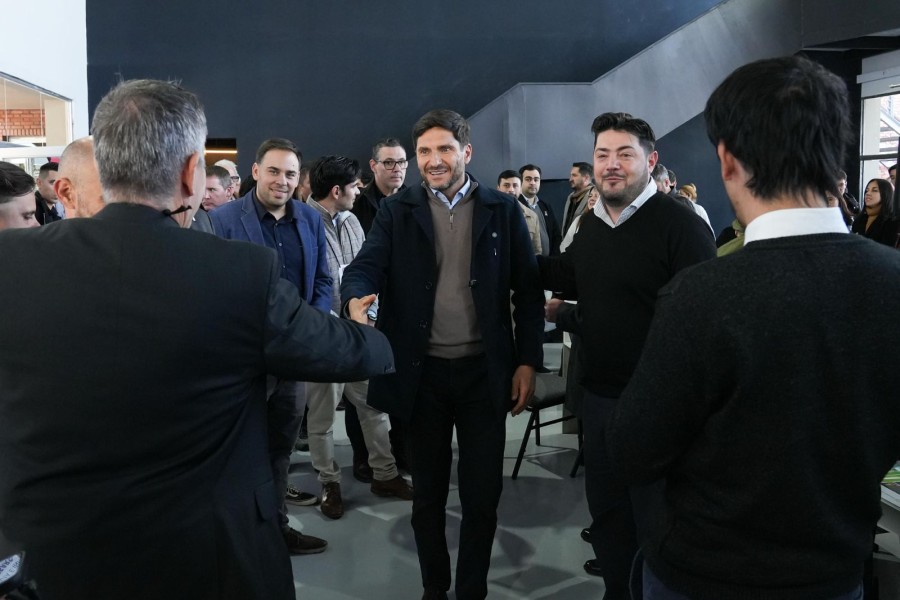 El gobernador Pullaro durante la recorrida por el complejo de La Fluvial en Rosario. (FOTO SCS)