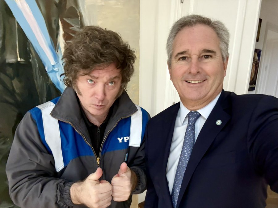 El canciller Pablo Quirno visit&oacute; al presidente Javier Milei para informarle los avances de las gestiones para que el Papa visite la Argentina.