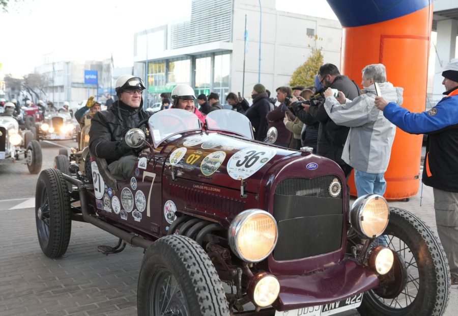 BIENVENIDA OFICIAL. El intendente encabez&oacute; una nueva edici&oacute;n de las tradicionales 500 Millas, en un a&ntilde;o especialmente significativo al cumplirse el centenario de la hist&oacute;rica competencia.