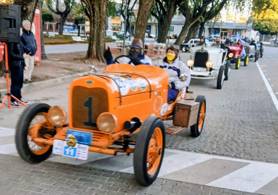 Las baquets volvieron a las andadas para recordar aquellos viejos tiempos con un desaf&iacute;o de m&aacute;s de 800 kil&oacute;metros por rutas y caminos de la regi&oacute;n.