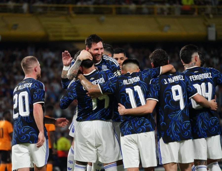 Rumbo al Mundial 2026: tres futbolistas de la Selecci&oacute;n argentina arribaron al pa&iacute;s y le dejaron un mensaje al DT.