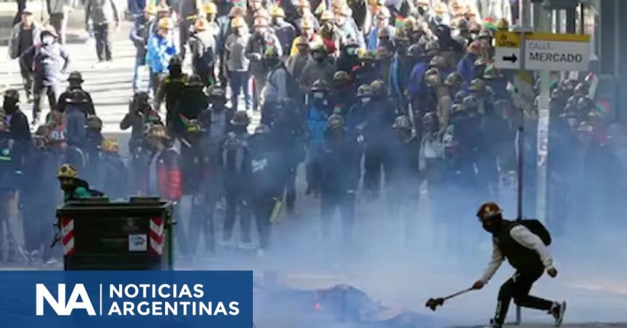 INCIDENTES. La crisis social y pol&iacute;tica en Bolivia escal&oacute; este lunes con nuevos enfrentamientos entre manifestantes y efectivos policiales en el centro de La Paz.