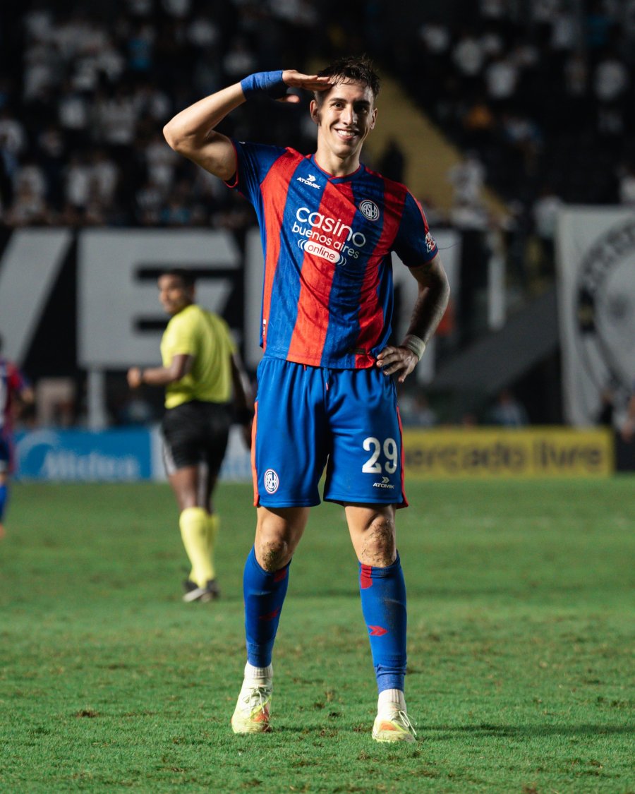 ARTILLERO. Rodrigo Auzmendi, de buen presente en el equipo de Boedo.