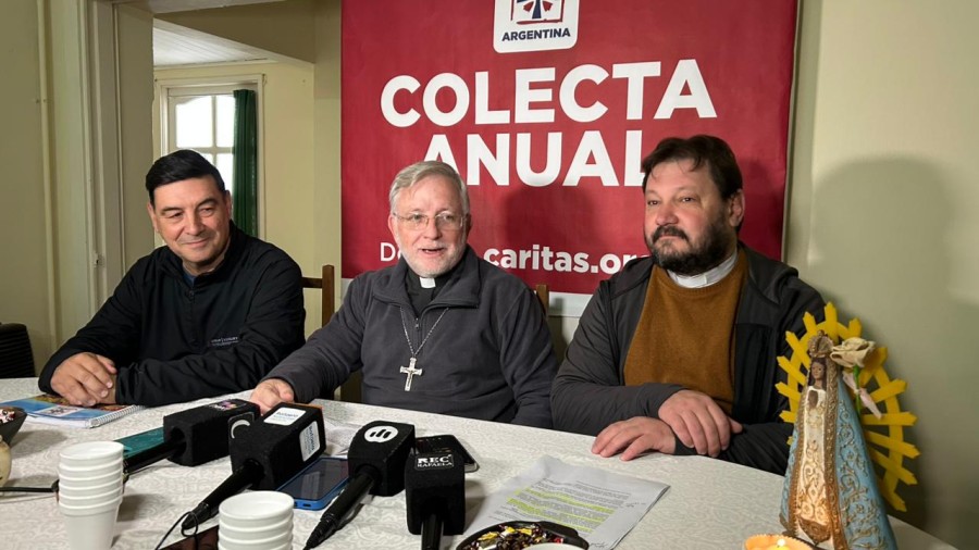 El obispo de Rafaela, Monse&ntilde;or Pedro Torres, el padre Claudio Badino y el di&aacute;cono H&eacute;ctor Gait&aacute;n.