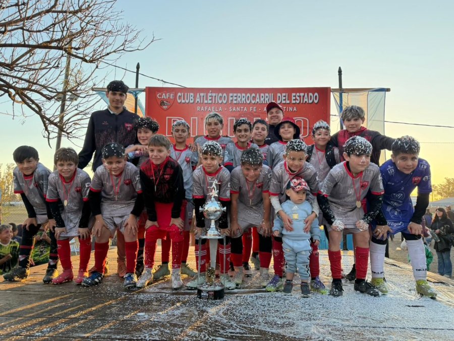 DISFRUTANDO. El torneo fue una nueva fiesta de los chicos.