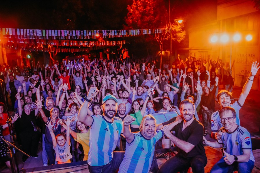5 Monos presenta el videoclip de &ldquo;Solo te pido un gol&rdquo;.