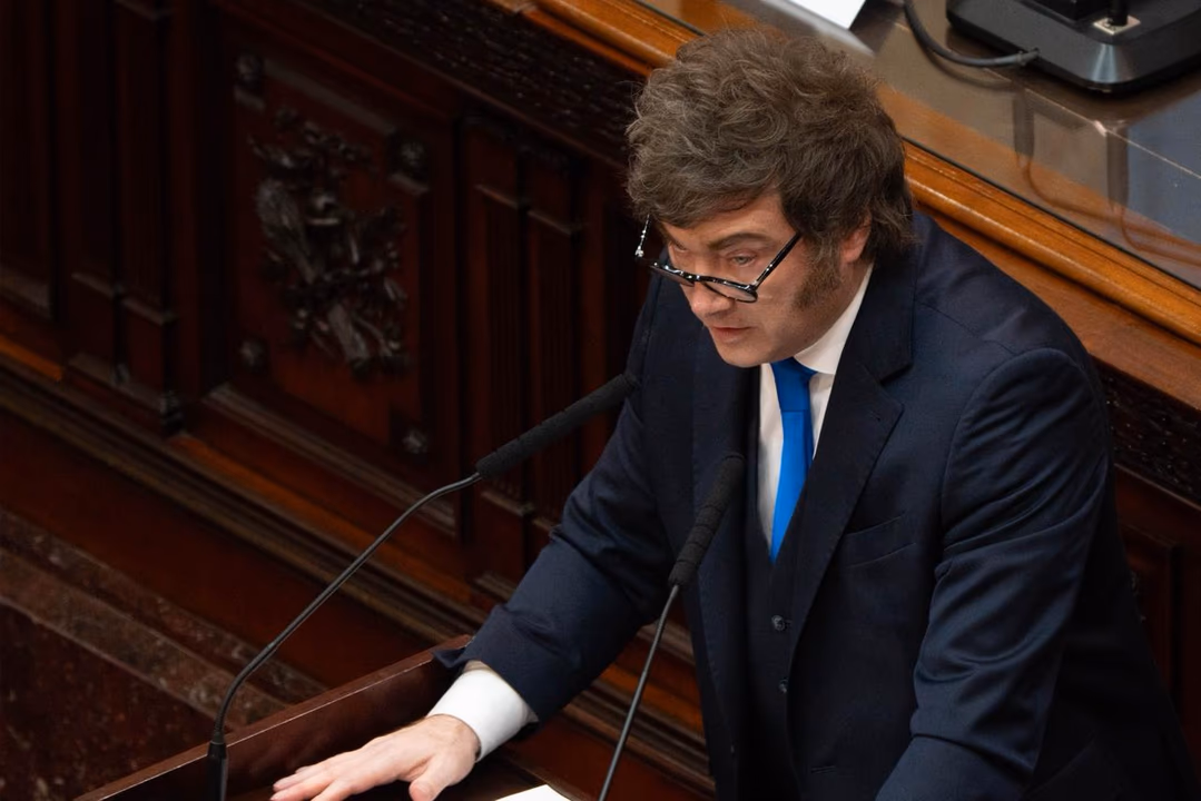 Una nueva encuesta asegura que, si las elecciones fueran hoy, Milei aventajar&iacute;a a Kicillof por seis puntos en intenci&oacute;n de voto y Myriam Bregman quedar&iacute;a tercera.