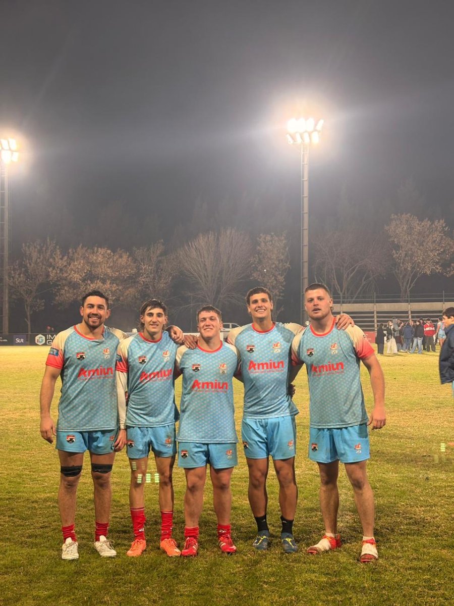 LINDA NOCHE DE RUGBY. De izq. a der. Manuel Mandrille, Valentino Appo, Mart&iacute;n Barberis, Tom&aacute;s Ferrero y Santiago Clemenz.