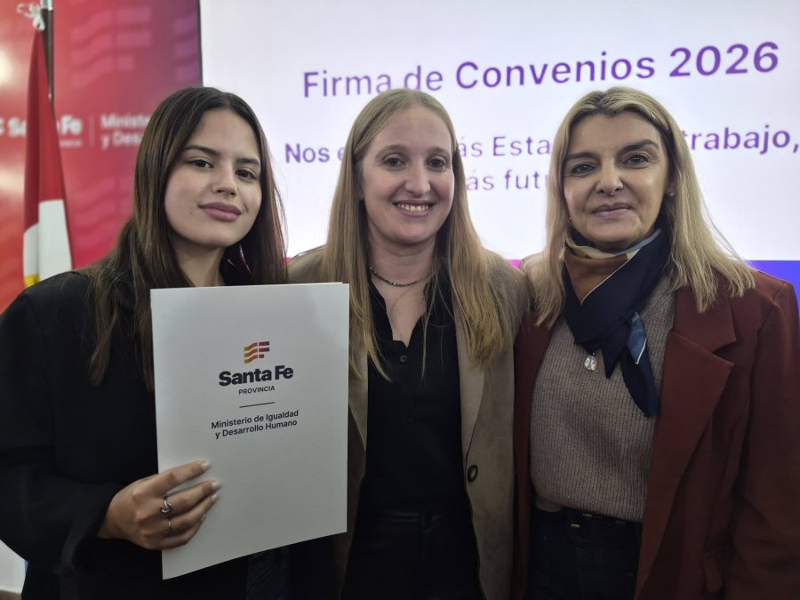 Las funcionarias locales junto a la titular de la cartera.