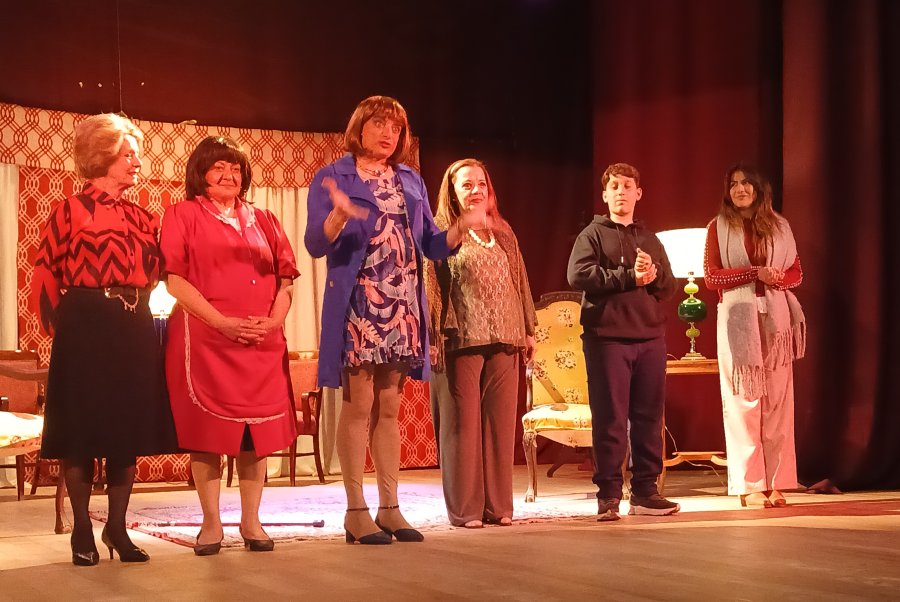 El elenco que dio vida a la celebrada propuesta teatral.