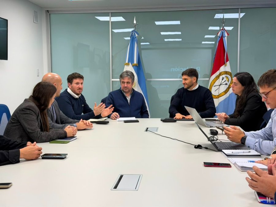 PRIMERA FOTO OFICIAL CON PULLARO. Angelini ya hab&iacute;a entrado en funciones el pasado lunes en el ministerio de Justicia y Seguridad de Santa Fe.