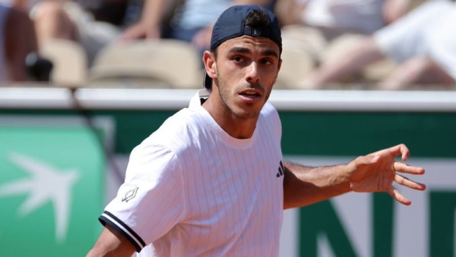 Cer&uacute;ndolo cay&oacute; en la tercera ronda de Roland Garros.