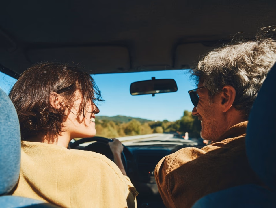 BlaBlaCar es una plataforma global de viajes compartidos (o carpooling) que conecta a conductores que tienen asientos libres en su veh&iacute;culo con pasajeros que viajan hacia el mismo destino.