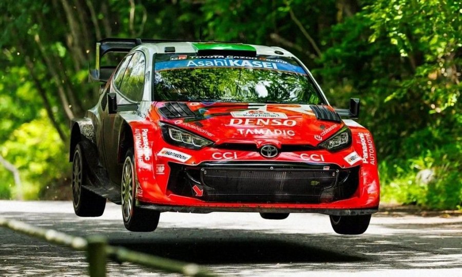 Elfyn Evans lidera el dominio absoluto de Toyota en el Rally de Jap&oacute;n.