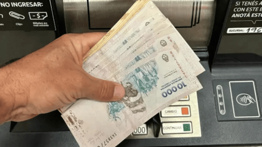 MEDIO AGUINALDO. Seg&uacute;n un relevamiento, el 23% de los consultados destinar&aacute; el dinero extra a cancelar deudas, mientras que un 16% lo utilizar&aacute; para cubrir gastos generales.