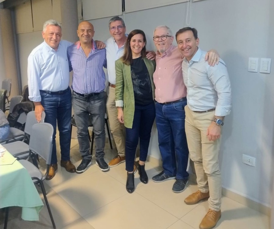 Juan Ignacio Bastia (derecha), actual presidente de AGCECOS, junto a sus antecesores en el cargo  Jos&eacute; Gariglio, Carlos Reinaudi, Jos&eacute; Sassia, Flavia Di Salvo y Carlos Fenoglio.