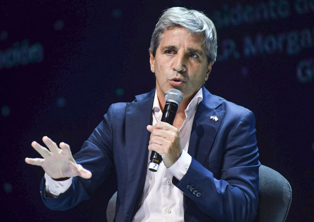 El ministro de Econom&iacute;a, Luis Caputo.