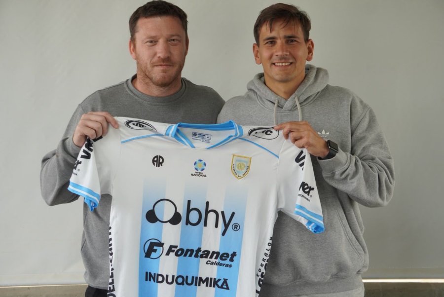 ANUNCIO. El presidente Francisco Paravaro y la nueva cara del plantel, Federico Jourdan.
