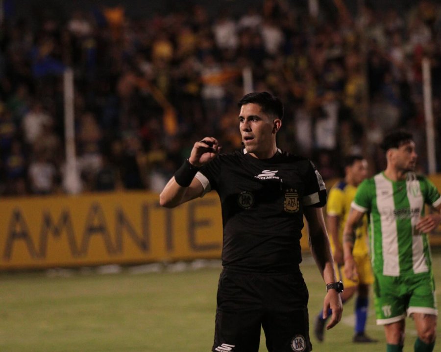 AHORA DE LOCAL. Sosa Abrile ya dirigi&oacute; a 9 de Julio como visitante en la primera rueda.