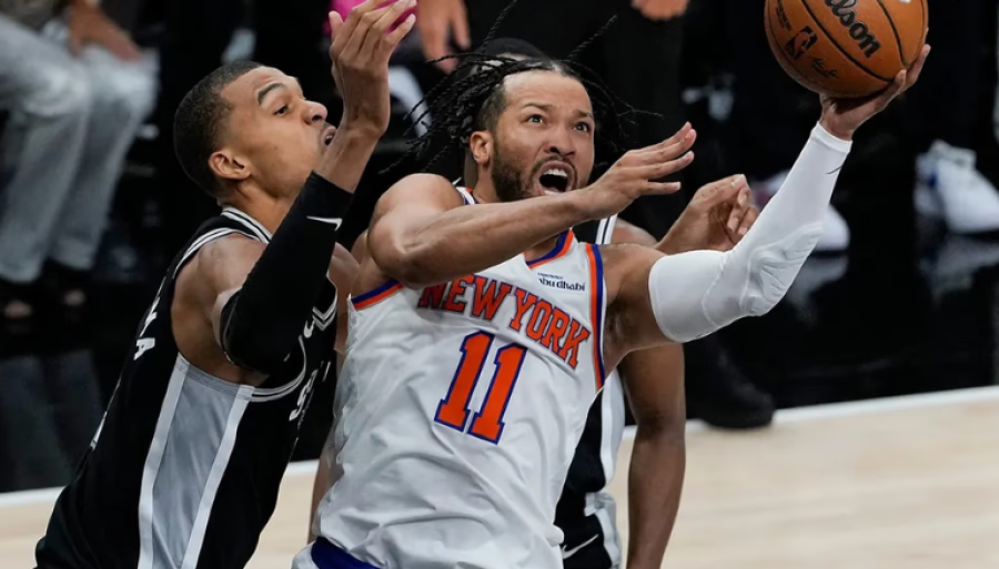 Jalen Brunson en la victoria de Knicks.