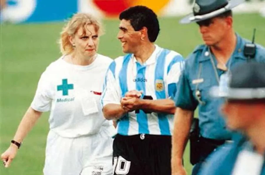 Diego Armando Maradona, el d&iacute;a que &ldquo;le cortaron las piernas&rdquo;.