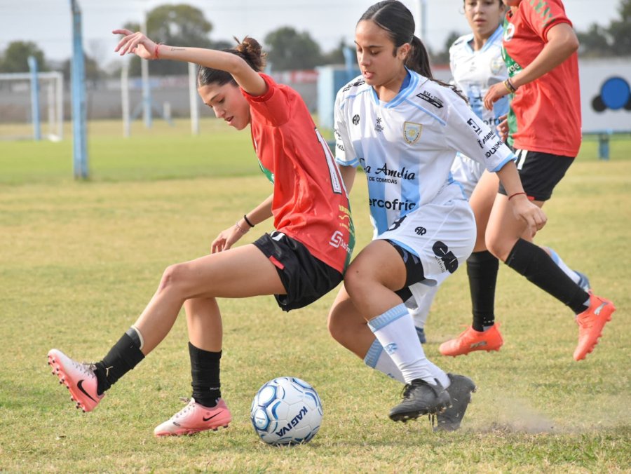 CAIDA EN EL PREDIO. Atl&eacute;tico no pudo con el equipo del Departamento San Mart&iacute;n.
