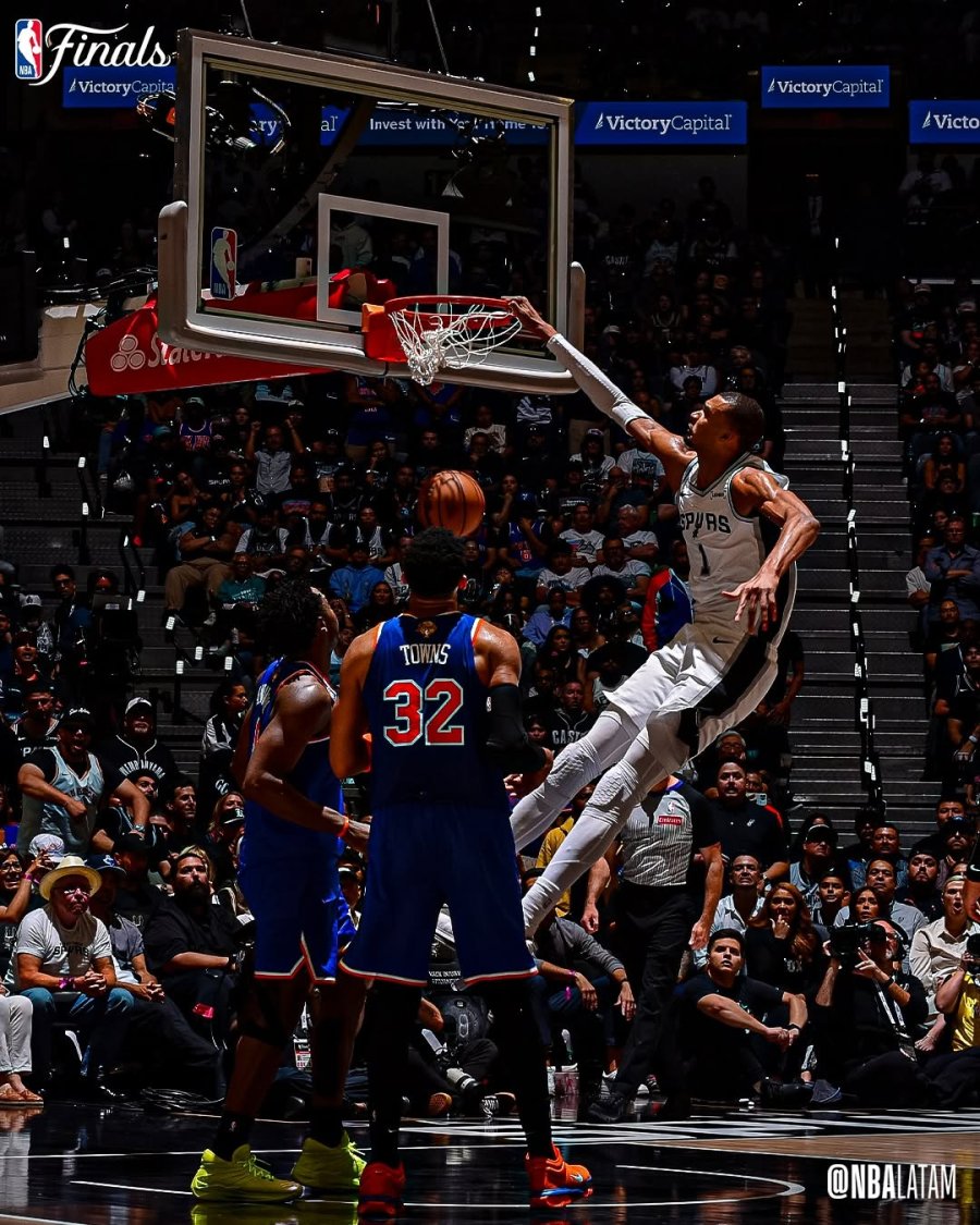 POR EL TITULO. Nueva York sac&oacute; buena ventaja ante San Antonio.