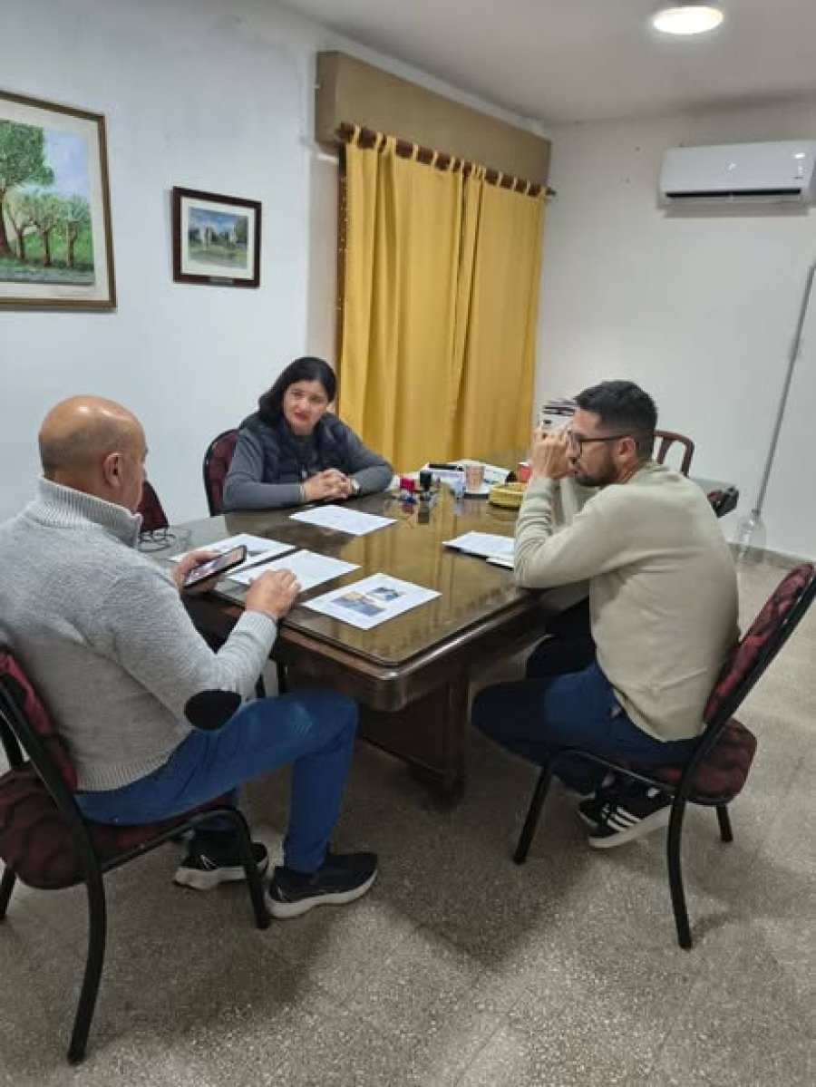 Titi Muratore junto a Marcelo Paglia y Juan Mu&ntilde;oz durante la certificaci&oacute;n de obra.