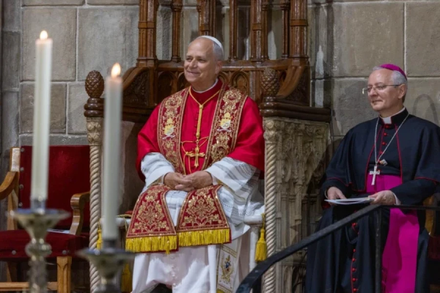 El Papa León XIV visitó hoy la Catedral de la Santa Cruz y Santa Eulalia de Barcelona.