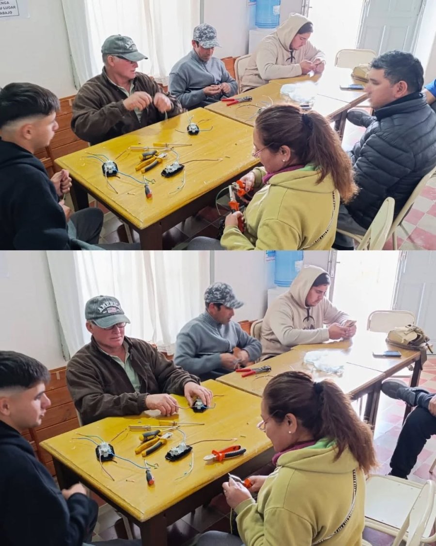 Talleristas realizando trabajos pr&aacute;cticos.