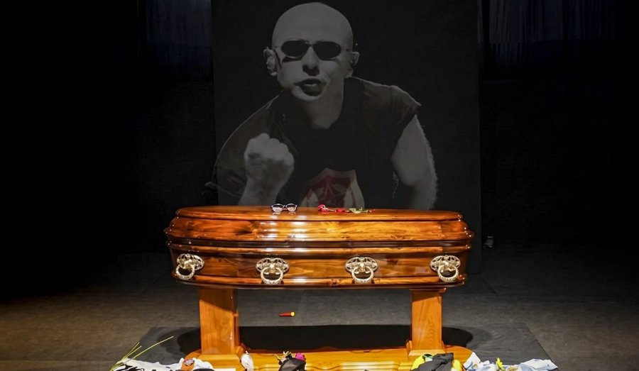 CEREMONIA PRIVADA. Tras la multitudinaria despedida en Villa Dom&iacute;nico, la Justicia autoriz&oacute; la cremaci&oacute;n del cuerpo del Indio.