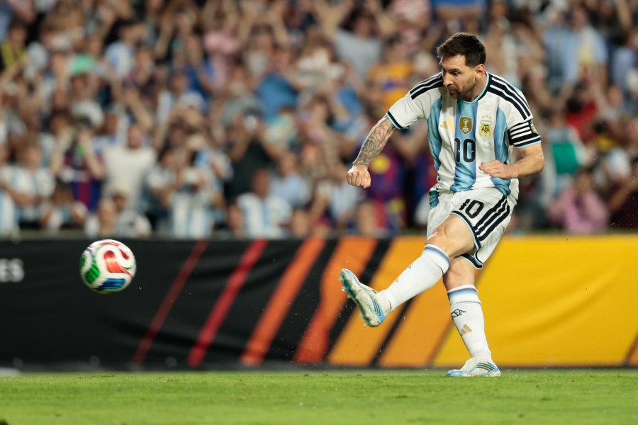EJECUCION. Messi anot&oacute; de penal.