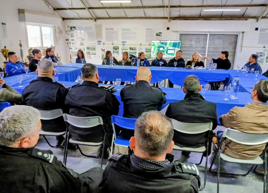 Participantes de la reuni&oacute;n que se llev&oacute; a cabo en el aut&oacute;dromo.