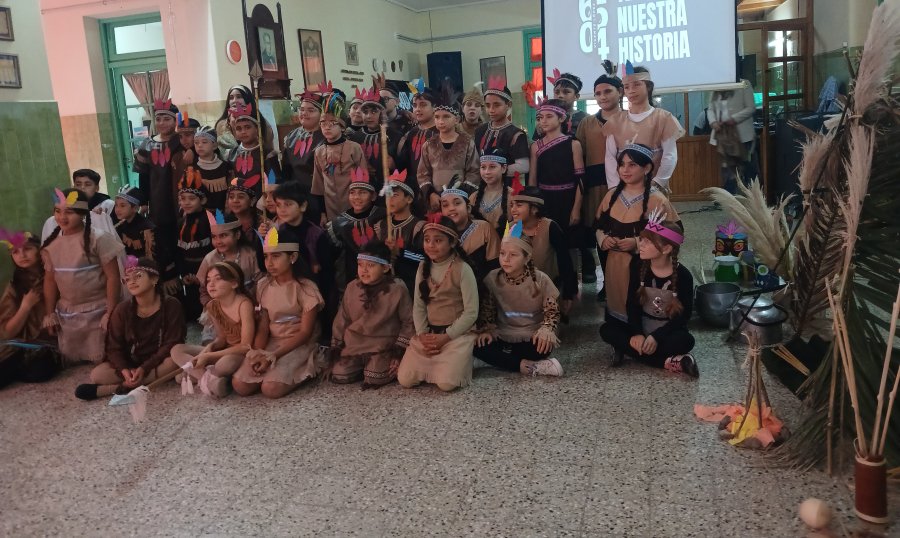 Los escolares que protagonizaron la muestra.