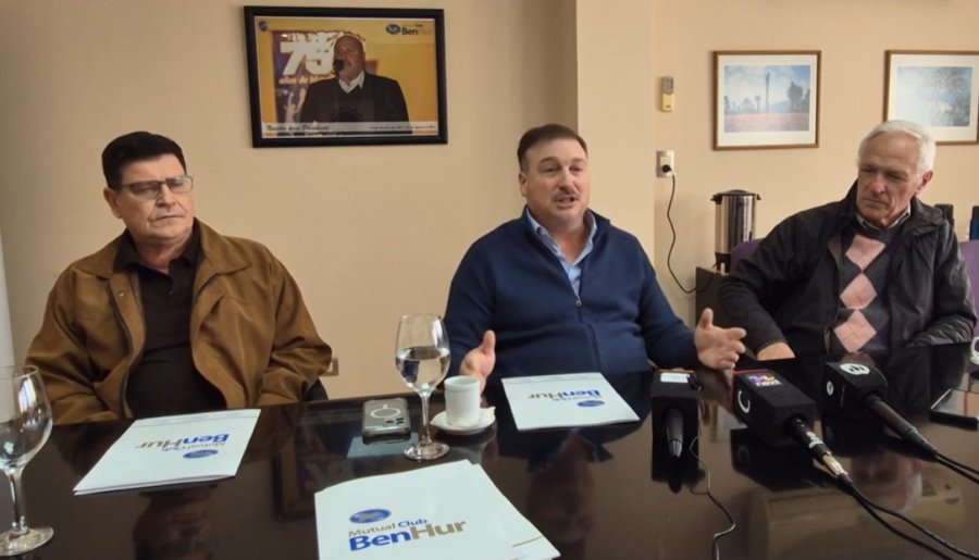 Zenklusen, junto a Trevisonno y Dellasanta, destac&oacute; que el nuevo servicio Salud Digital busca complementar la atenci&oacute;n presencial con una alternativa &aacute;gil, accesible y sin costos adicionales.