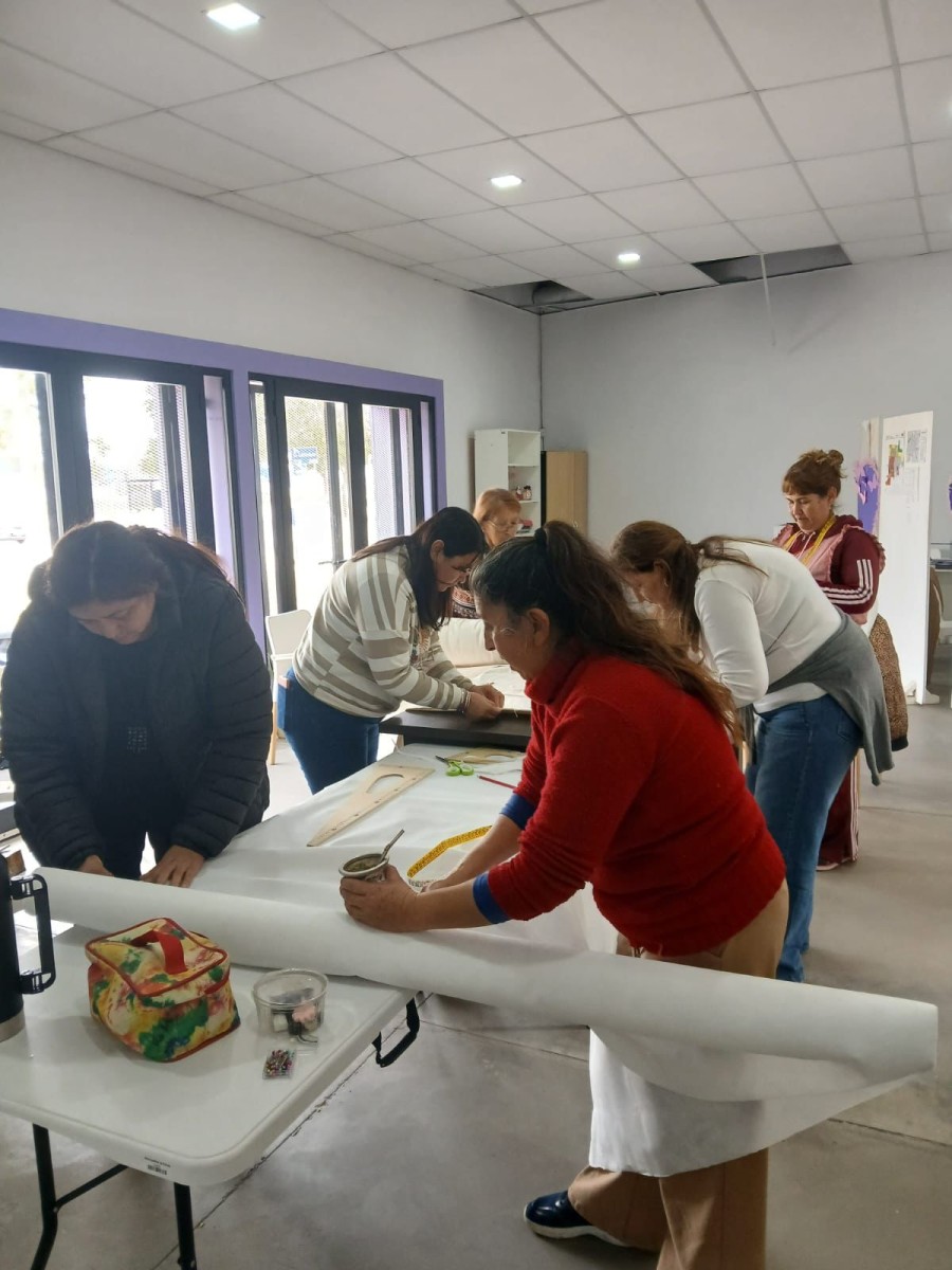 Los talleres que se llevan a cabo en el Punto Violeta.