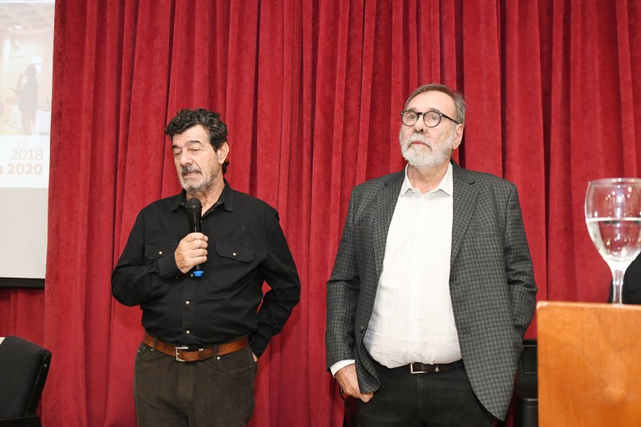 Gerardo Caballero y Carlos Airaudo Saavedra en la apertura del foro de planeamiento estrat&eacute;gico urbano en el Centro Comercial e Industrial.