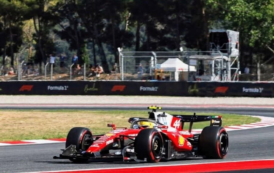 Lewis Hamilton consigui&oacute; su primera victoria desde su llegada a Ferrari.