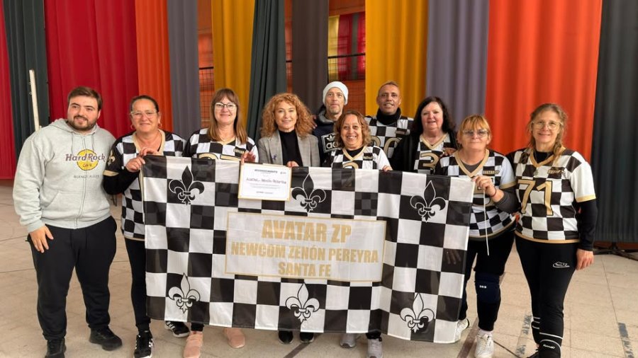 El equipo junto a la funcionaria provincial.