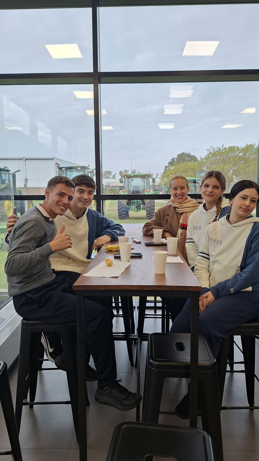 Un grupo de los estudiantes que participaron en la valiosa experiencia.
