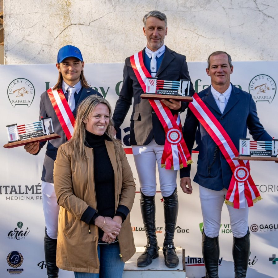 PODIO GRAN PREMIO. Facundo Palena, Joaquin Albisu y V&iacute;ctor Rico.