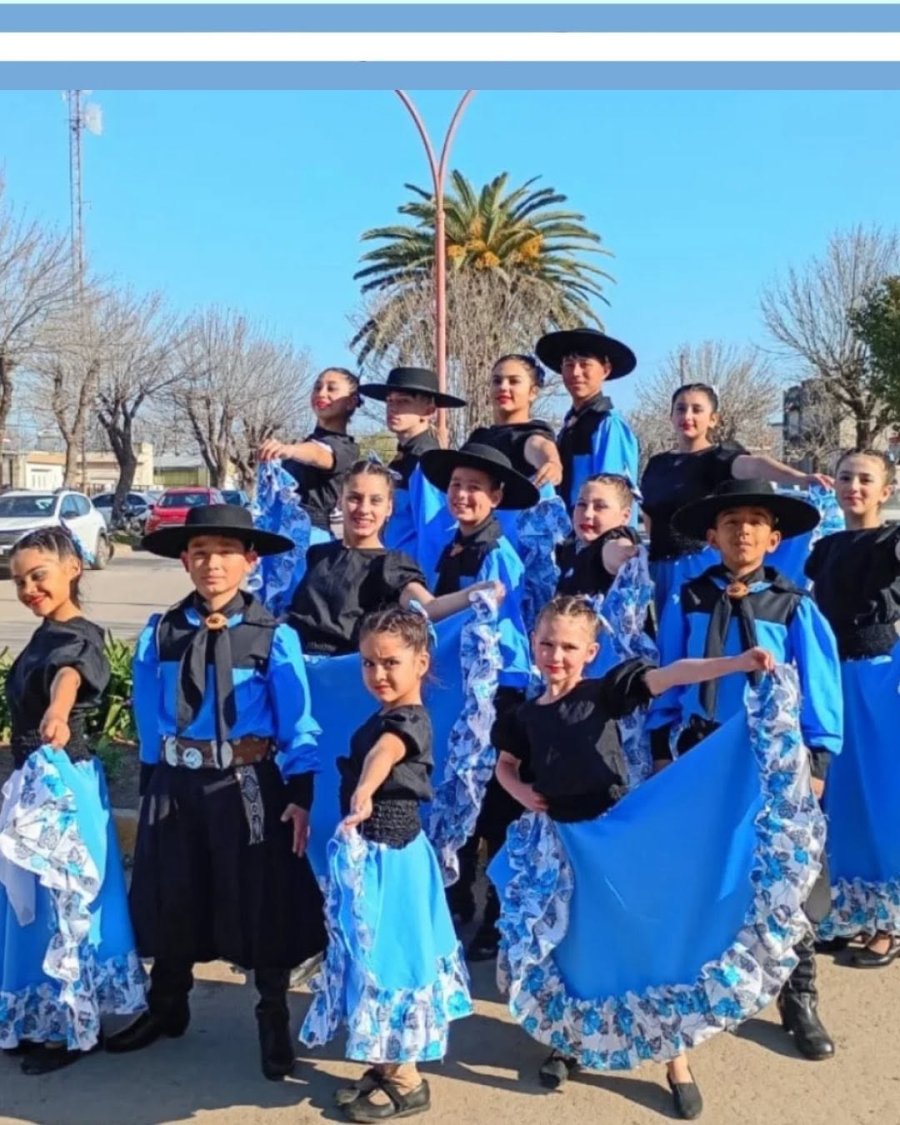 Integrantes del ballet comunal.