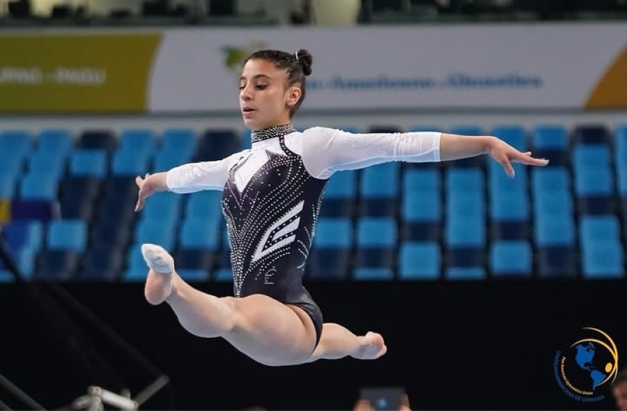 PLASTICIDAD. Emilia Acosta fue parte del gran logro colectivo para la gimnasia femenina nacional.