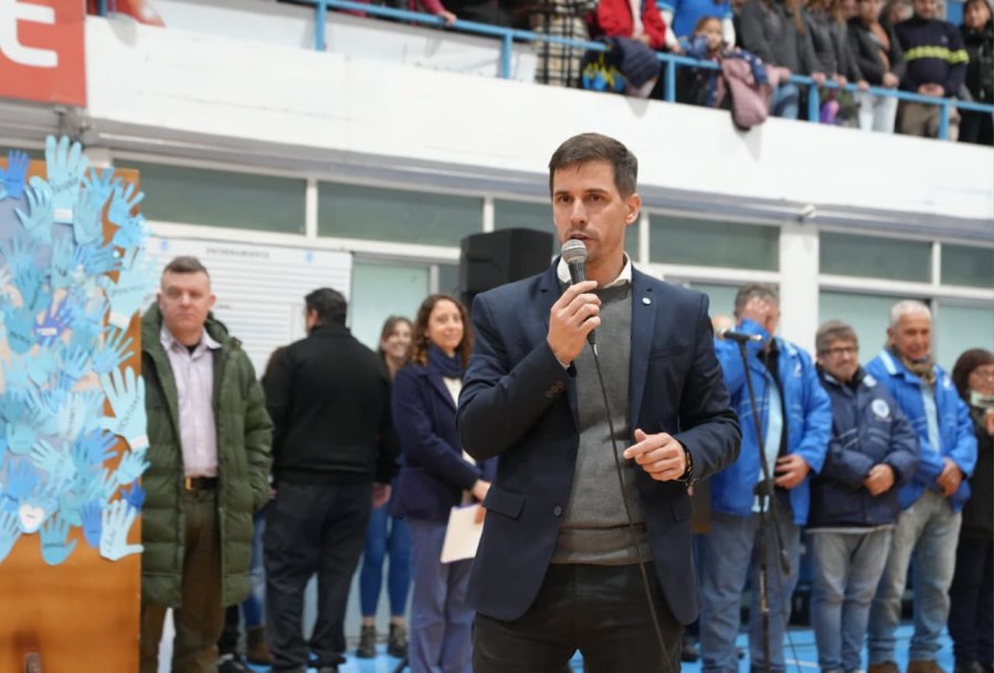 ACTO. El intendente Leonardo Viotti encabez&oacute; la ceremonia que se realiz&oacute; en el Lucio Casar&iacute;n y estuvo acompa&ntilde;ado por autoridades municipales, docentes y familias.