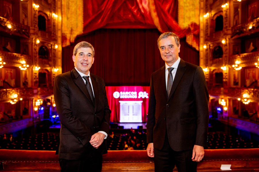 alejandro Sim&oacute;n, CEO y Carlos Casto., presidente, durante la celebraci&oacute;n.